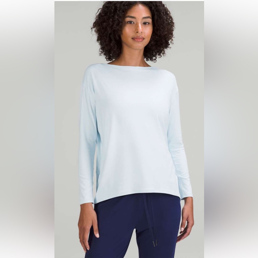 Lululemon Back In Action Long Sleeve‎ Shirt Glacier Ice Blue Women’s Large.